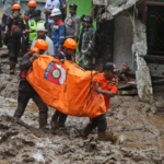 暴雨引发灾难 印尼苏门答腊山体滑坡致27人死亡