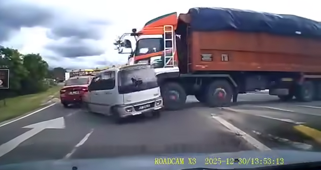 罗厘失控冲撞沙巴保佛交通圈两轿车