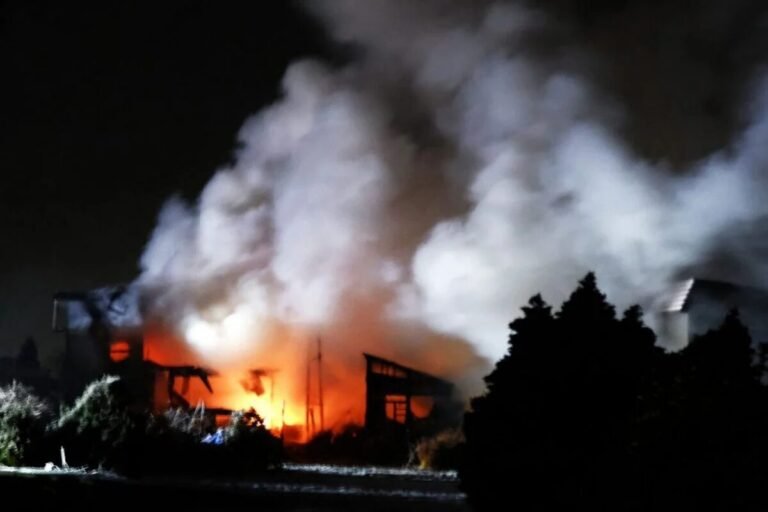 日本青森附近发生强震引发多地受伤与停电 当局提醒未来一周防范余震风险