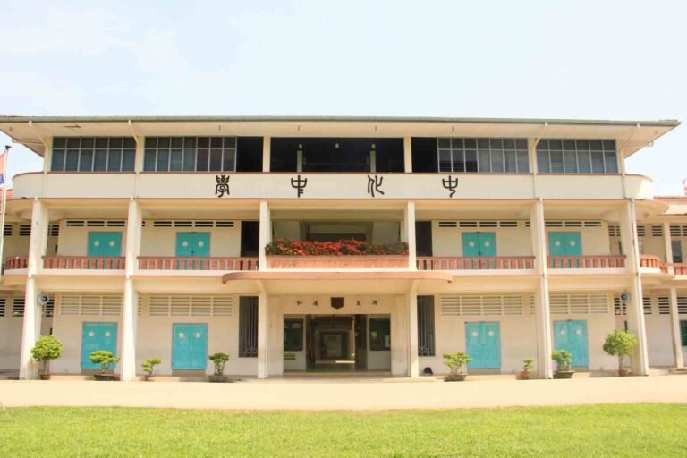 女同学照片被AI变不雅照!麻坡中化狠下重手:3名学生立即开除