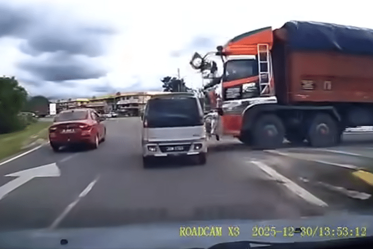 罗厘失控冲撞沙巴保佛交通圈两轿车，视频画面惊心动魄！