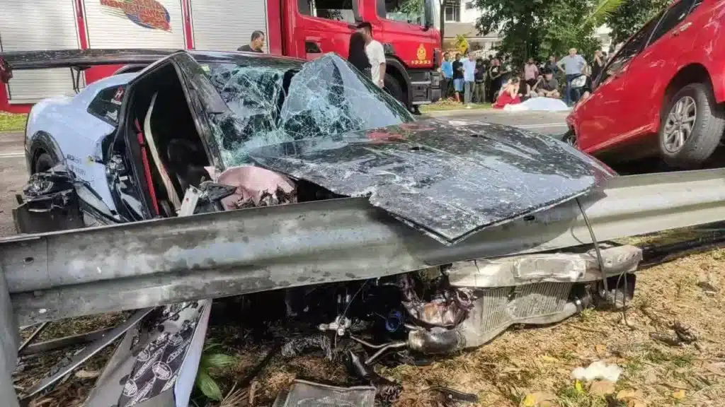 新山跑车连环车祸