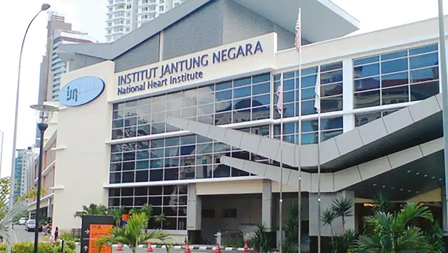 敦马哈迪今早跌倒送院