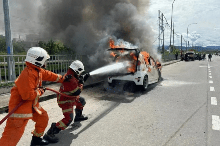 沙巴必打丹轿车起火事故　清晨车龙突现浓烟火舌吓坏通勤族