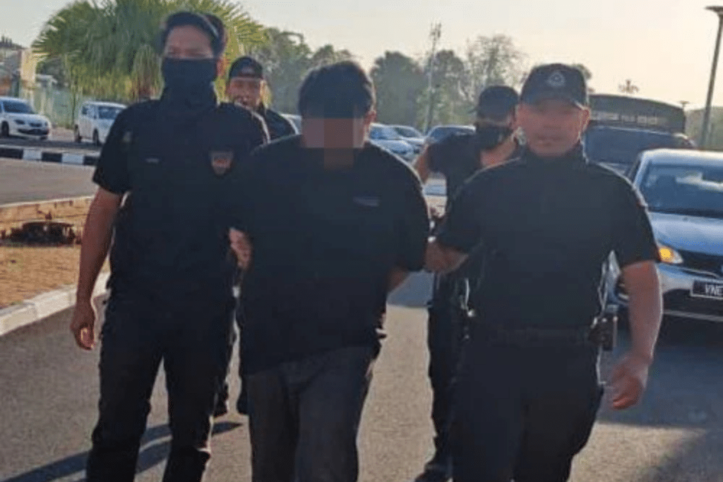 银行主任陈尸家中