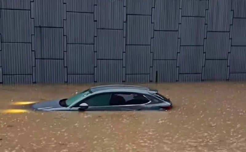 KL Flash Flood vehicle submerged