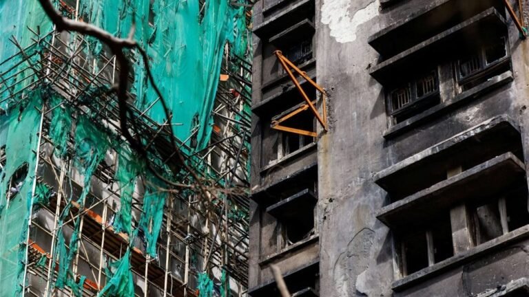 香港宏福苑大火最终报告出炉：烟头点燃施工杂物，168人罹难真相揭晓